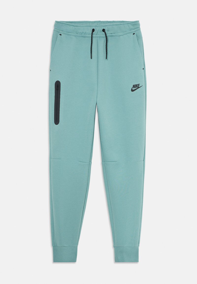 Svetlo teal Nike trenirke z črnimi vrvicami, rebrastimi manšeti, stranskimi žepi in žepom na stegnu z zadrgo ter črnim Nike logotipom na desnem stegnu.