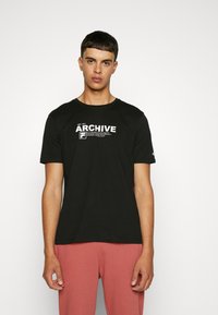 Fila BURBACH TEE - Print T-shirt - black