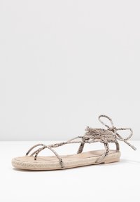 RAID Varvassandaalit - beige