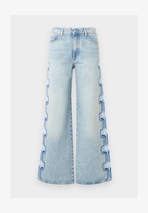 Φαρδιά τζιν σε ανοιχτό μπλε με κεντήματα λουλουδιών και κυμάτων κατά μήκος των εξωτερικών ραφών από τη μέση μέχρι το τελείωμα.