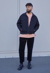 Levi's® Plus BIG TRUCKER - Farmerdzseki - dark horse