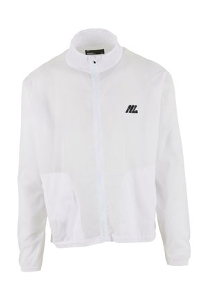 Hvid jakke med højt krave, lynlås foran og to sidelommer. Har et sort logo på venstre bryst. Letvægtsstof.