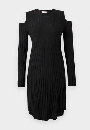 Robe en maille côtelée noire avec manches longues et découpes aux épaules, encolure ronde et ourlet légèrement évasé.