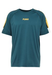 Puma herr t-shirt i teal, med gula och svarta sidostripes, korta ärmar och rundad halsringning. Mjukt material med avslappnad passform.