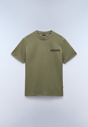 T-shirt vert olive à manches courtes et col rond avec petit logo noir « Napapijri geographic » sur la poitrine gauche.