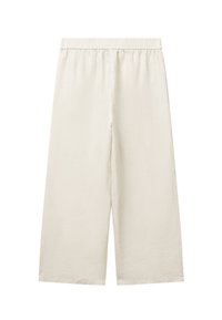 Pantalones beige de pierna ancha con cintura elástica; hechos de tela texturizada; longitud recortada; acabado liso sin adornos visibles.