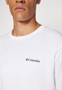 Columbia NORTH CASCADES™ SHORT SLEEVE TEE - T-shirts med print - white