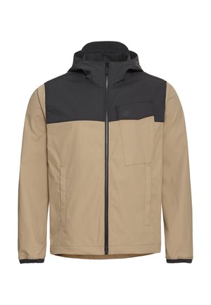 Beige en zwart zip-up jack met capuchon, borstzakklep en zijzakken, ontworpen voor gebruik buitenshuis.