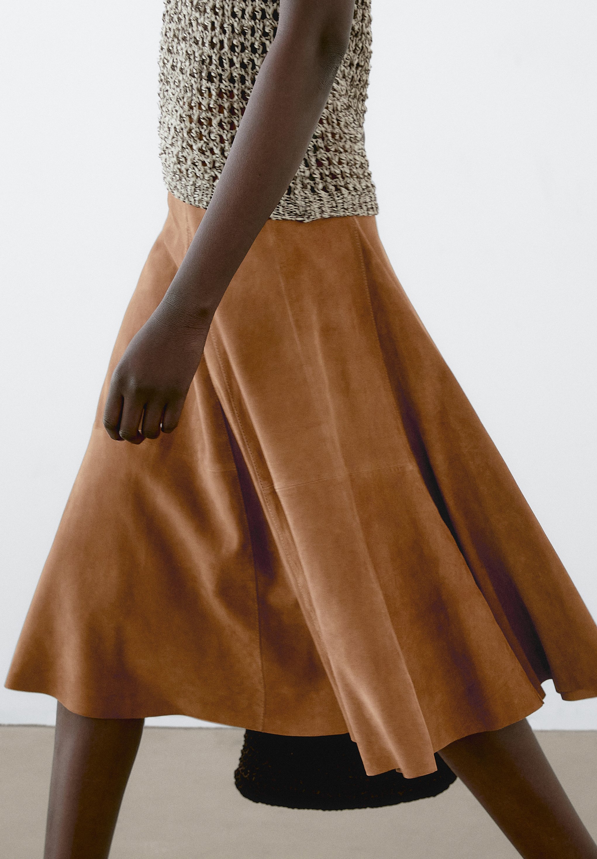◆Massimo Dutti◆ Suede leather midi skirt 05301931700-o6.jpg?ts=
