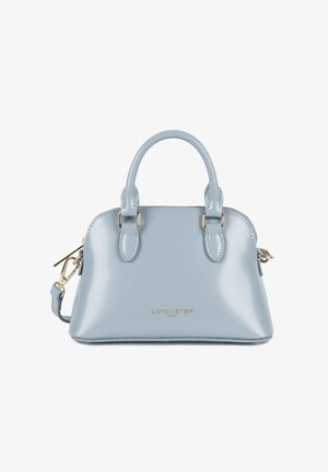 Borsa a mano in pelle patent azzurro chiaro con doppio manico superiore, tracolla removibile, accessori in oro e logo del brand impresso sul davanti.