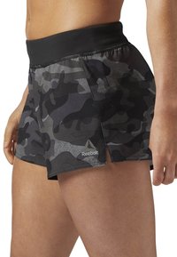 Reebok Pantalón corto de deporte - black