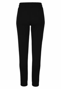 Črne hlače z elastičnim pasom in prilegajočim se zgornjim delom, z gladko teksturo in nabranimi manšetami na gležnjih za varen oprijem.