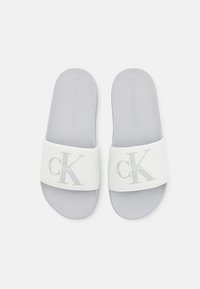Calvin Klein Jeans SLIDE MONOGRAM  - Papuci - bright white/oyster mushroom