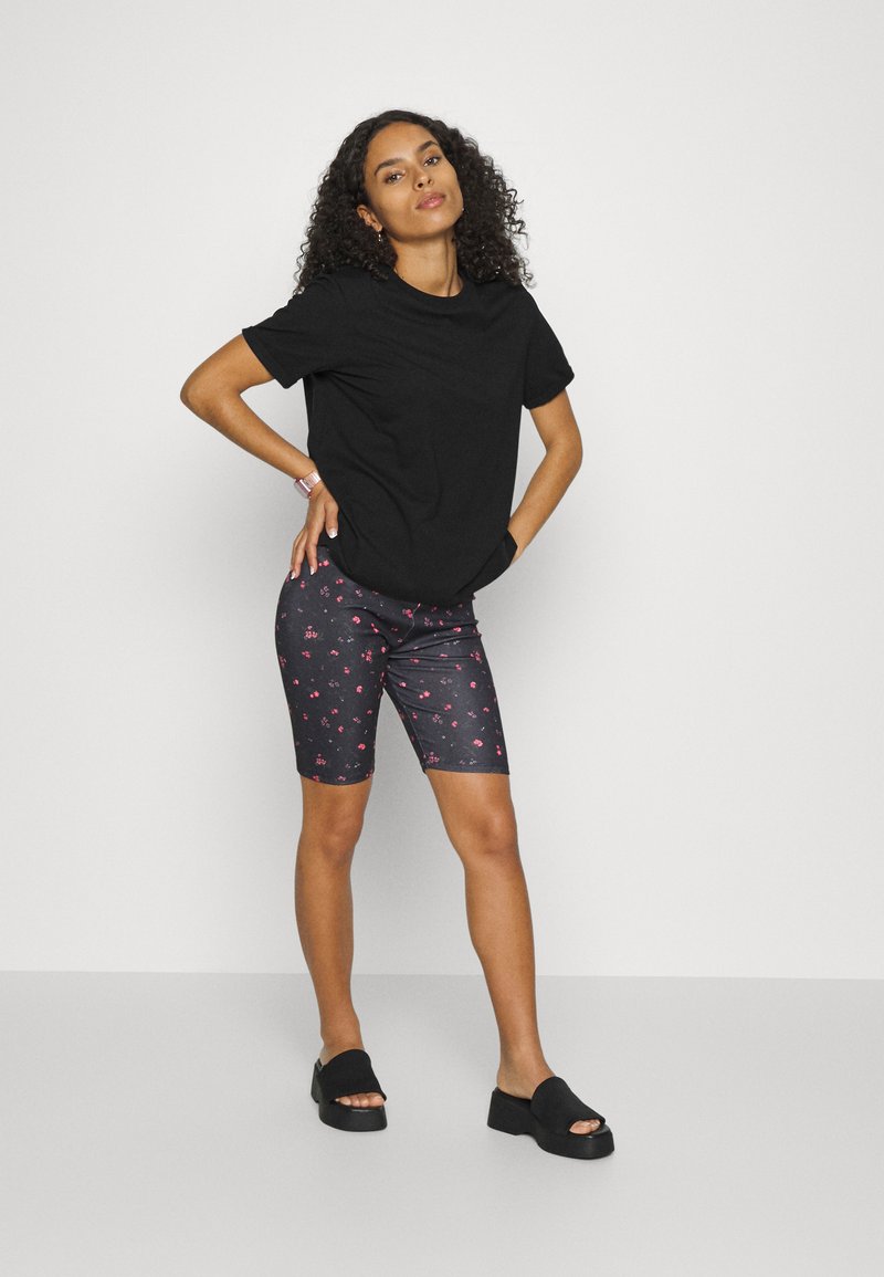 Damen T-Shirts | Pieces Petite PCRIA FOLD UP SOLID TEE T-Shirt basic black/schwarz - MF27872 Damen T-Shirts | Pieces Petite PCRIA FOLD UP SOLID TEE T-Shirt basic black/schwarz - MF27872