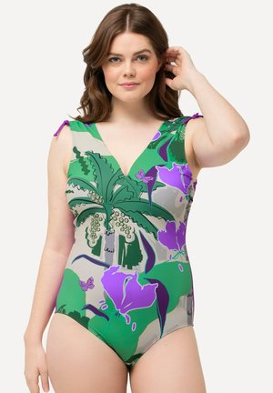 Costume intero verde, con motivo floreale e farfalle in viola e blu. Progettato con un profondo scollo a V e spalline con fiocco.