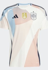 Wit T-shirt met korte mouwen, versierd met geometrische patronen in pastelblauw, -roze en -crème. Bevat de logo's van FIFA 2023 en het nationale team van Spanje.
