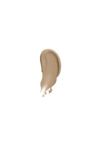 Echantillon de fond de teint liquide beige avec une texture lisse et crémeuse, appliqué en forme incurvée sur un fond blanc.