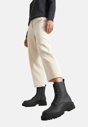 Napapijri, NAPAPIJRI SNEAKERS - Stivaletti con plateau - black
