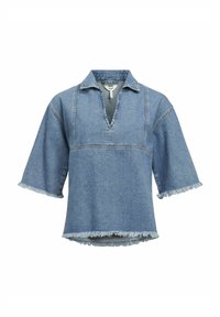 Haut en denim avec décolleté en V, manches courtes et ourlet effiloché. Couleur bleu clair avec une couture contrastante et une coupe décontractée, ample.