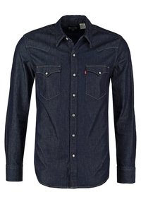 Ciemnoniebieska koszula z długim rękawem z denimu, z szpiczastym kołnierzykiem, zatrzaskami i dwoma kieszeniami na piersi z kontrastującymi przeszyciami.