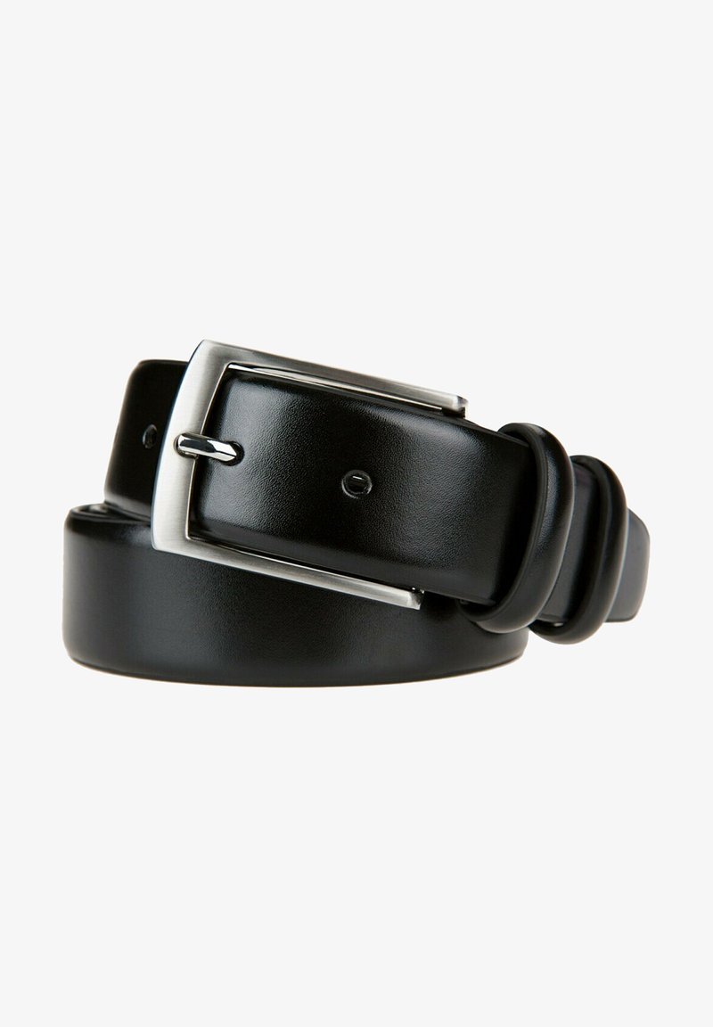 Czarny skórzany pasek o gładkiej fakturze, z prostokątną srebrną metalową klamrą i wieloma otworami do regulacji rozmiaru.