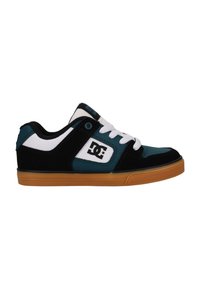 Sapatilha de skate preta e teal com detalhes brancos, apresentando um colarinho acolchoado, design com atacadores, sola em borracha e o icónico logótipo DC proeminente na lateral.