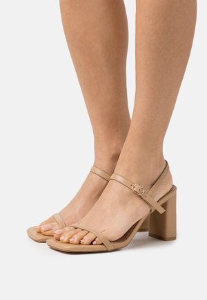 CALISTA - Sandali con tacco - beige