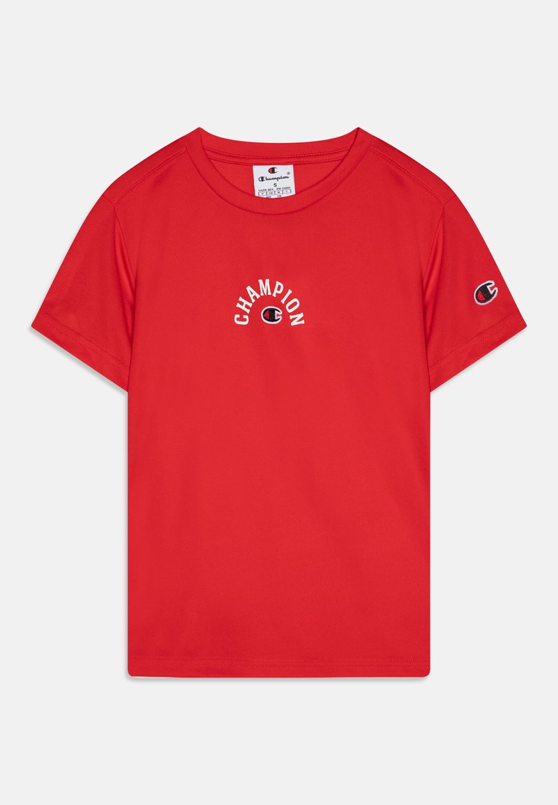 Raudona sportinė marškinė su trumpomis rankovėmis. Yra balta "CHAMPION" logotipo arka ir mažas logotipo uždėjimas dešinėje rankovėje.