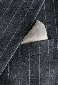 Thumbnail Image 5