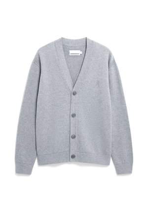 Grijze cardigan van zacht textiel met een V-hals, knoopsluiting, geribde manchetten en onderkant, met een subtiele logo-detail op de borst.