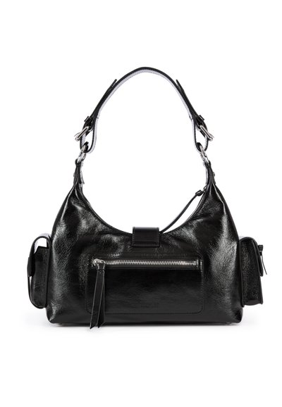 Borsa a tracolla in pelle nera con un design elegante e curvo, dotata di una tasca frontale con zip e dettagli con tracolla removibile. Texture liscia, hardware minimale.