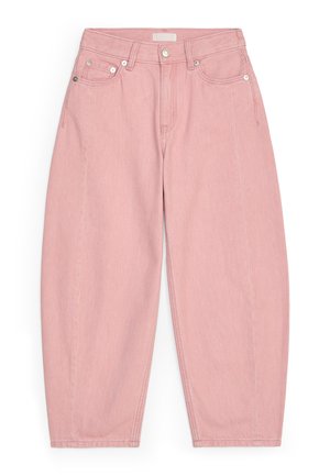 Jeans taille haute à jambes larges couleur rose pastel avec bouton devant, fermeture éclair, passants de ceinture et poches à l'avant et à l'arrière.