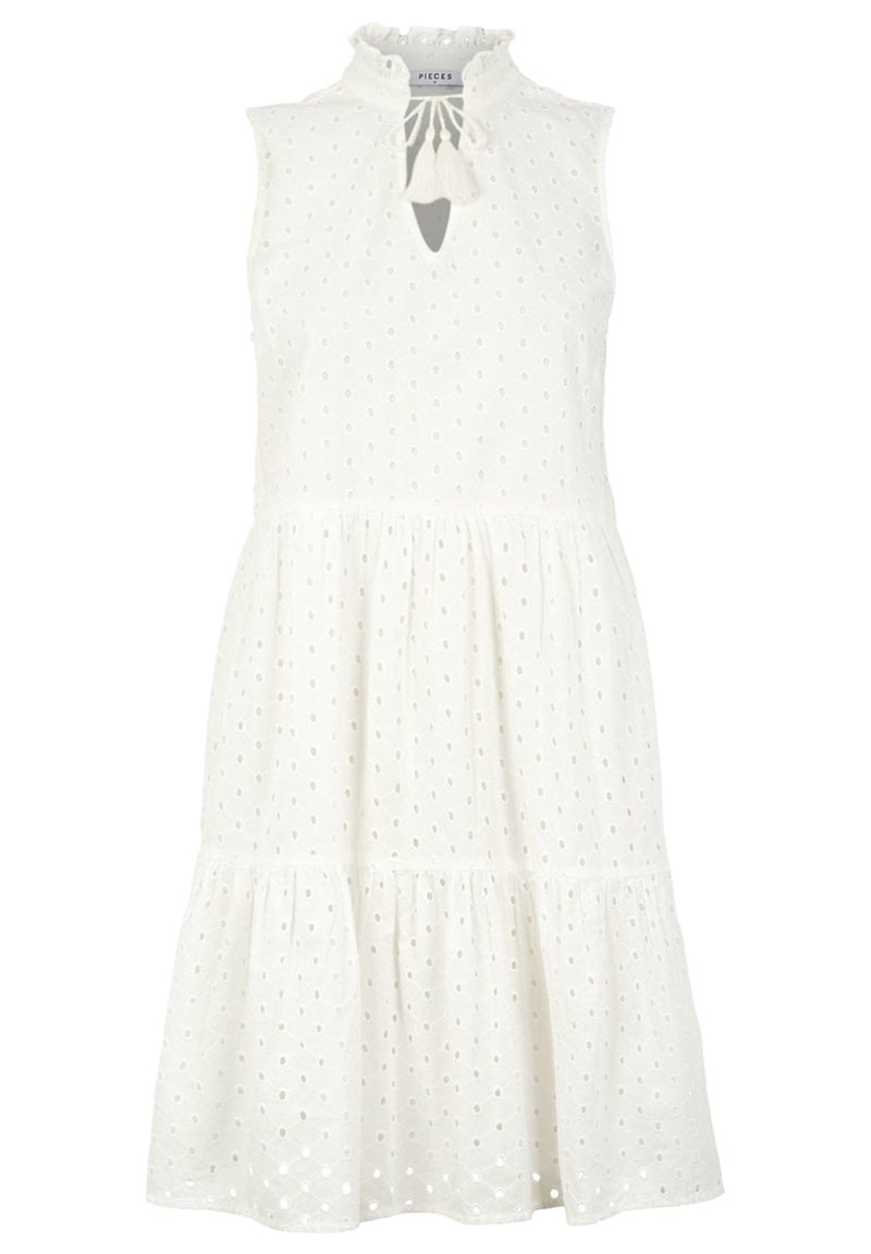 Robe blanche en coton avec un col à volants, un design en forme de goutte, une coupe sans manches et une jupe à étages ornée de détails en œillets.