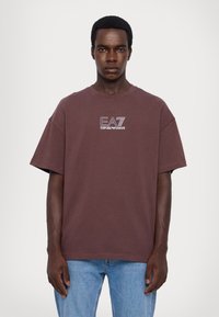 EA7 Emporio Armani UNISEX - Nyomott mintás póló - puce