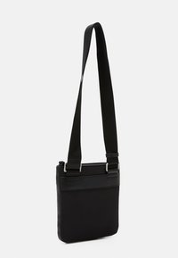 Tommy Hilfiger TH CENTRAL RPREVE MINI CROSSOVER - Torba čez telo - black
