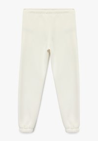 Pantalones de chándal blancos con un ajuste relajado, cintura elástica y puños fruncidos. Hechos de una tela suave con una textura lisa. Dos bolsillos traseros.