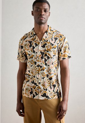 Camicia a maniche corte nera con intricata stampa floreale in oro, rosa e blu. Tessuto leggero con vestibilità rilassata e chiusura con bottoni.