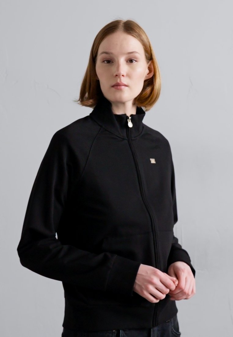 epine é frill zip sweat blouso black ESSENTIALS FW25 MODERN FIT FLEECE TRACK JACKET / JET BLK