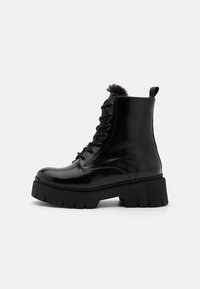 HUGO Stivaletti con plateau - black