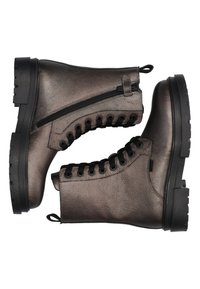 Bottines en cuir brun avec une finition texturée, lacets noirs, fermeture éclair sur le côté et semelles en caoutchouc robustes. Comprend une languette à l'arrière.