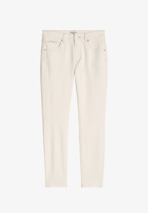 Off-white Slim-Fit-Jeans mit Vorder- und Gesäßtaschen, Gürtelschlaufen und Knopfverschluss. Marc O’Polo Denim Etikett sichtbar auf dem Bund.