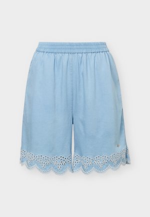 Hellblaue Damen-Shorts mit elastischem Bund und wellenförmigem Saum, der an der Kante weiße Blumenstickerei zeigt.