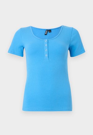 T-shirt a maniche corte a costine di un blu vivace. Presenta un collo rotondo e una patta con tre bottoni sul davanti. Materiale morbido ed elastico.