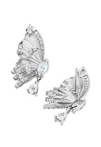 Silberne Schmetterlingsohrringe mit filigranen Details, die klare Edelsteine, ein strukturiertes Flügeldesign und einen dekorativen Tropfenakzent aufweisen.
