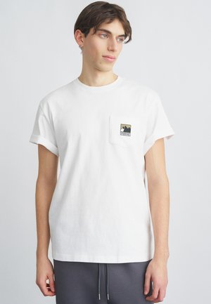 MOUNTAIN LOGO SHORT SLEEVE TEE - Navadna majica - white