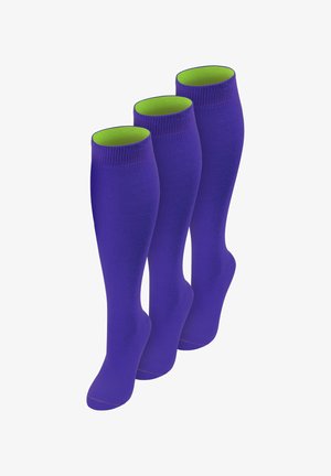 Drei violette knielange Socken mit limettengrünen inneren Bündchen, nebeneinander stehend auf weißem Hintergrund dargestellt.