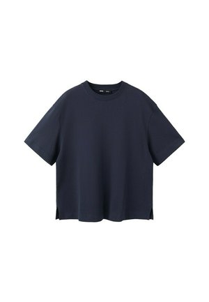 Tricou simplu bleu marin cu mânecă scurtă și decolteu rotund, cu deschizături laterale, afișat pe un fundal alb.