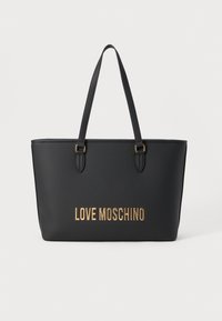 Zwarte tote bag van mat materiaal met dubbele handgrepen, voorzien van gouden "LOVE MOSCHINO" branding op de voorkant. Eenvoudig rechthoekig ontwerp.