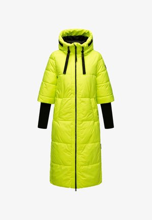 Felgroene pufferjas met capuchon, rits aan de voorkant, korte mouwen en zwarte accenten op de manchetten. Heeft een gewatteerde structuur.