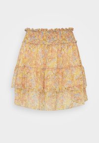 Saia em camadas florais em tecido suave e leve, com uma cintura franzida, apresentando uma palete de cores pastel em padrões amarelo, rosa e azul.